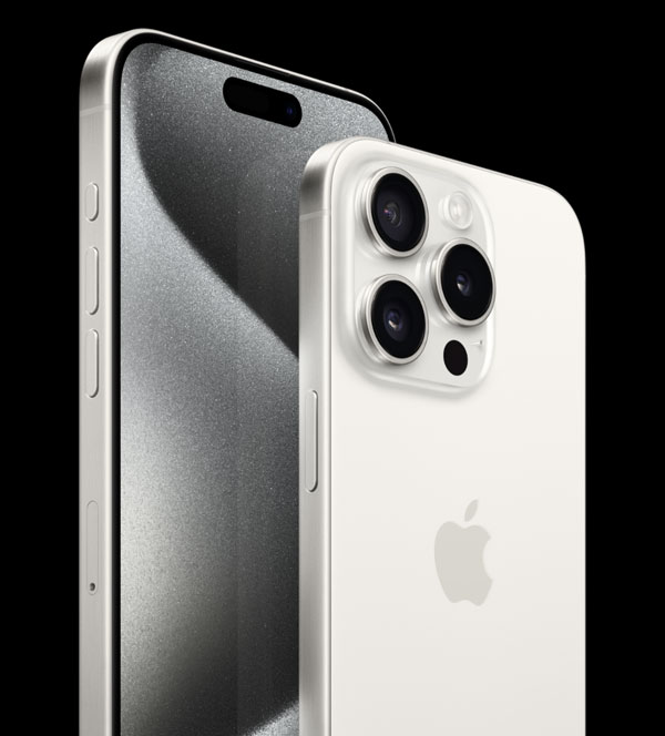 Hình ảnh chụp góc nghiêng của iPhone 15 Titan Trắng
